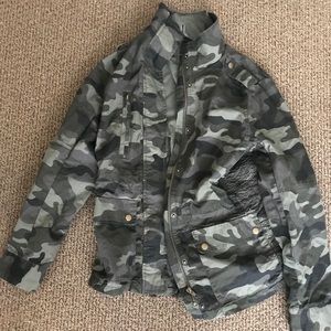 Women’s love tree camo jacket